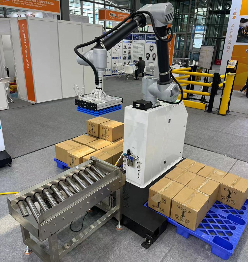 Automated palletizing robot